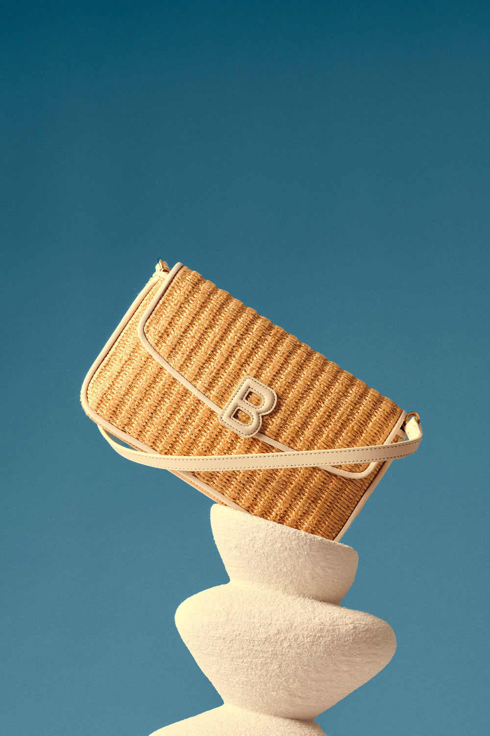 B BAG RAFFIA MILK WHITE
